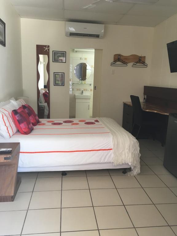 Black Marlin Motel อินนิสเฟล ภายนอก รูปภาพ